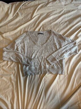 Abercrombie & Fitch Heather Gray V-Neck Cropped Sweater